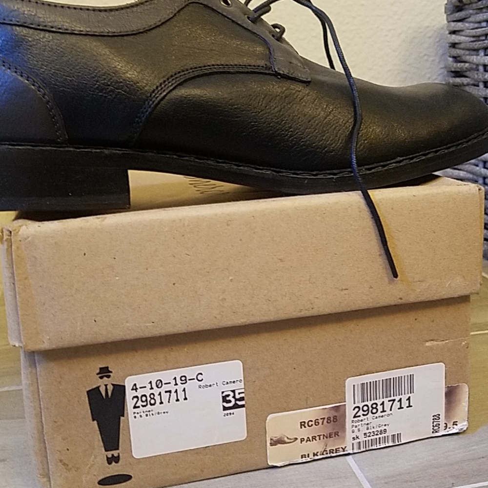 Men's Robert Cameron Shoes
